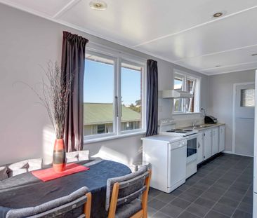 Sunny with a View - Photo 2