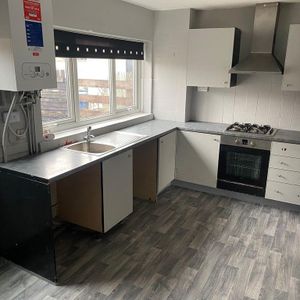 3 bedroom terraced house to rent - Photo 2