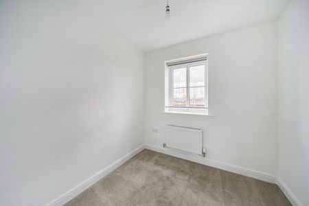 Upton Hall Crescent, Upton - Photo 2