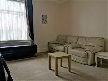 Four Bedroom Maisonette To Let West Hendon Broadway NW9 7AA - Photo 3