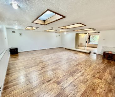 FOUR DOUBLE BEDROOMS*** Laminate Flooring*** Shops and amenities ne... - Photo 5