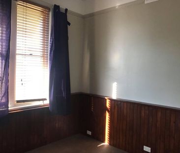 Neat & Tidy 2-3 Bedroom Home - Photo 5