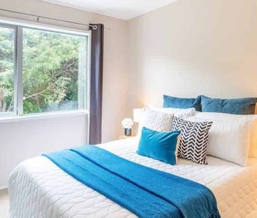 Large Sunny 2 Double Bedroom Apartment - Photo 3