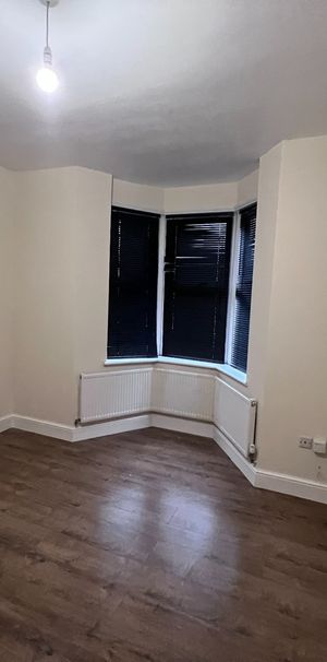 1 Bed Flat, Hainault Street, IG1 - Photo 1