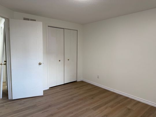 For Lease - 212 Country Club Drive, Guelph, Ontario - Photo 1