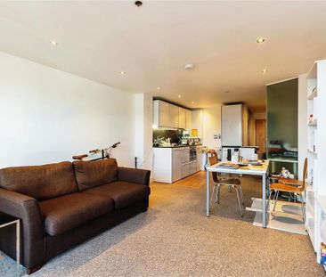 2 bedroom flat to rent - Photo 2