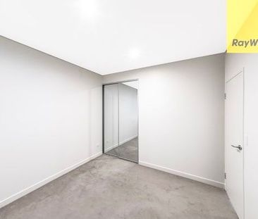Modern 2-Bedroom Apartment in Prime Parramatta Location - Photo 3