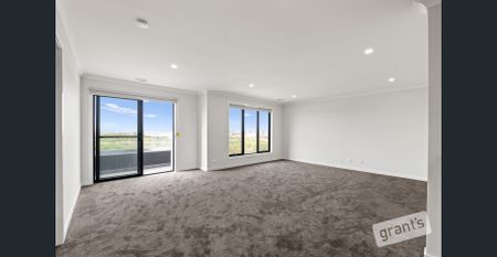 Stunning Brand-New 5 Bedroom Family Home - Photo 4