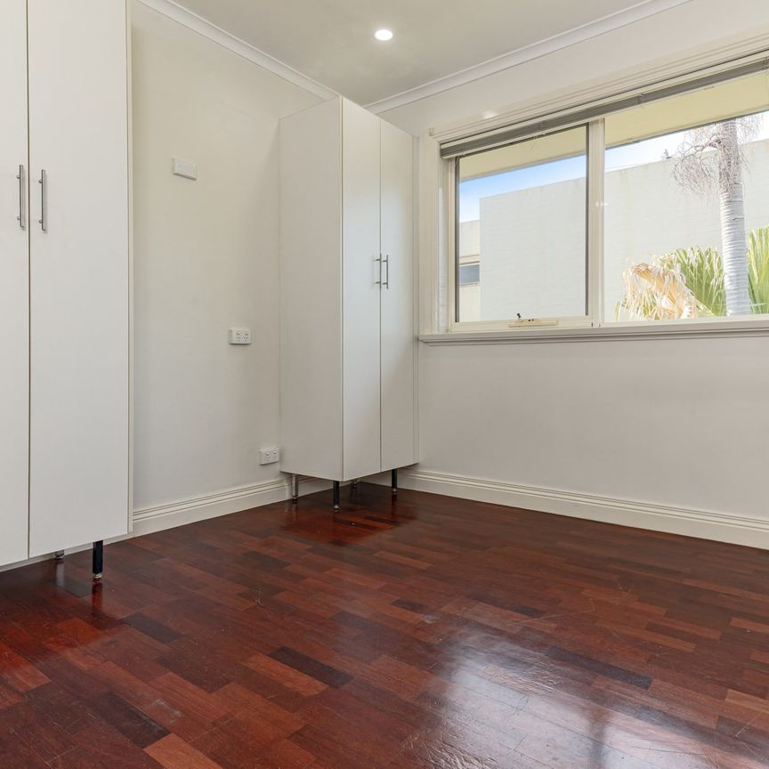 Stylish Secure Apartment in a Prime Lifestyle Location - Photo 1