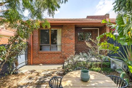 2/21 Queen Street, Coburg VIC 3058 - Photo 4