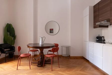 Via Enrico Besana, Milan, Lombardy 20122 - Photo 4