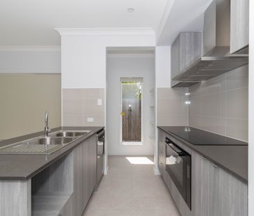 NEAR NEW HOME WITH SOLAR & ELECTRIC CAR CHARGER - Photo 6