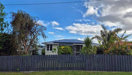 Spacious 4-Bedroom Family Home - Photo 3