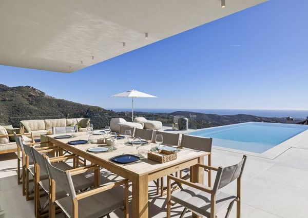 Luxury Villa for rent in Benahavís, Spain