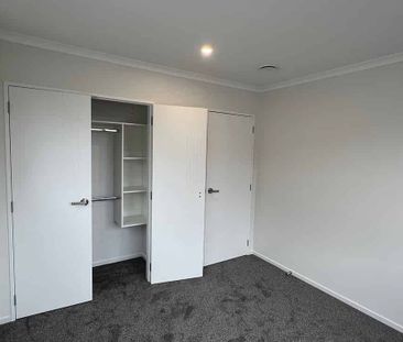 MODERN, SECURE & MINUTES TO THE AIRPORT! - Photo 5