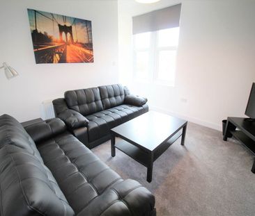 Kirkstall Lane (Room 1), Headingley , Leeds - Photo 3