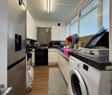 Price £2,300 pcm - Available Now - Part Furnished - Photo 6