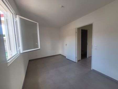 Duplex/Triplex - Photo 2