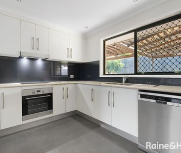 Low Set 3 Bedroom Home with Swimming Pool! - Photo 6