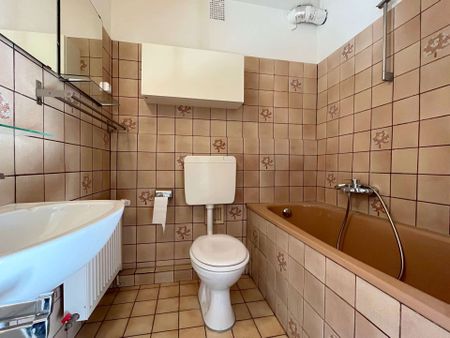 :DÜSSELDORF - SCHÖNES 2-ZIMMERAPPARTEMENT MIT BALKON IN ZENTRALER LAGE - 500M BIS ZUR KÖ! - Photo 2