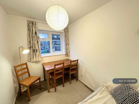 3 bedroom flat to rent - Photo 4