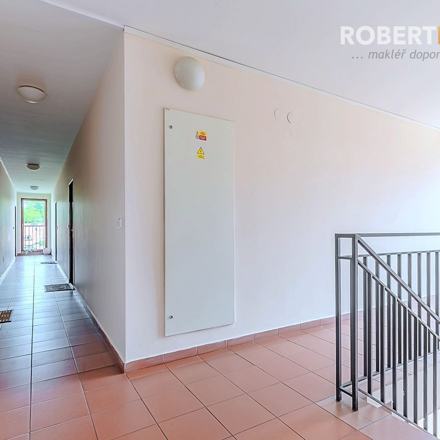 Pronájem bytu 2+kk 62 m², Zimní 1582, Hostivice - Fotografie 1