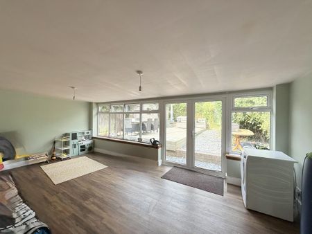 3 bedroom semi-detached house to rent - Photo 3