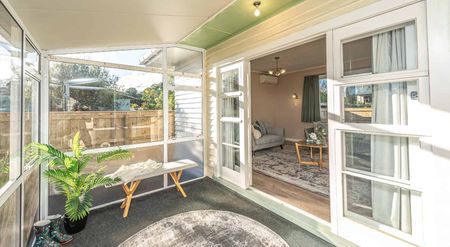 SPRINGVALE - 3 BEDROOMS - Photo 2