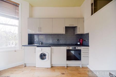 Studio to rent - Photo 2