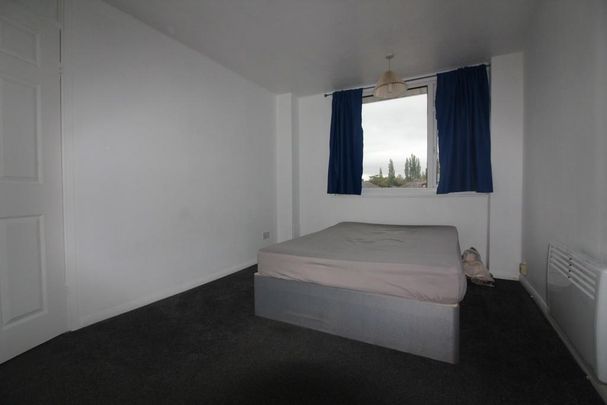 3 bedroom end of terrace house to rent - Photo 1