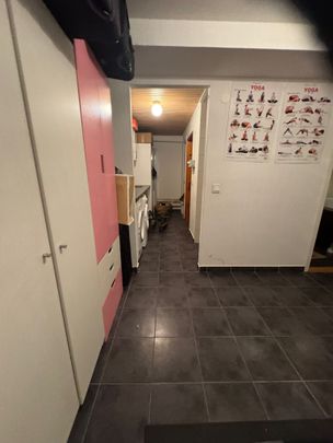 Ängsullsvägen, Vällingby - Photo 1