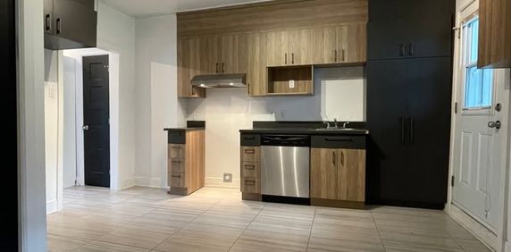 Ville-Marie - 4 1/2 Avec Parking + Cour - Photo 2