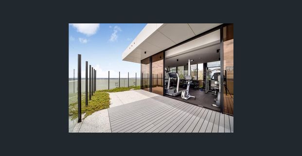 Move-In Ready Furnished Apartment | Prime CBD Location | Gym, Pool & City Views - Photo 1