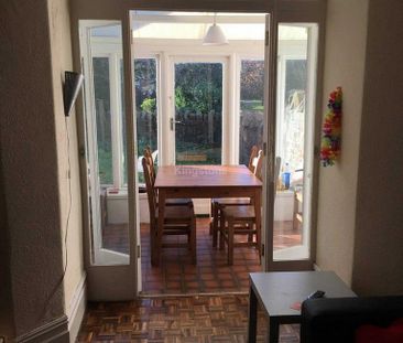 6 bedroom terraced house to rent - Photo 2