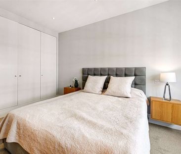 An excellently presented two bedroom apartment located in the sort after Covent Garden. - Photo 1