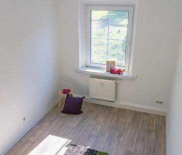 Ländlich gelegene 3-Raum-Wohnung mit Tageslichtbad - Photo 3