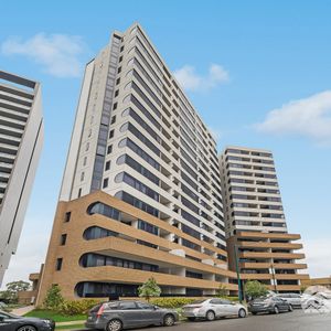 Stunning Apartment - Spacious, Stylish & Rarely Found - Photo 2