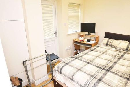 Redshaw Close, Fallowfield, Manchester, M14 - Photo 4