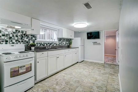 For Lease - 72 Corbett Avenue, Toronto, Ontario - Photo 2