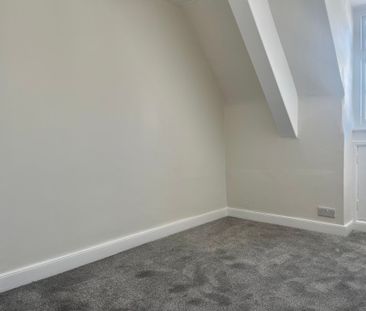 2 bedroom Two Bedroom Maisonette With Lovely Views to rent - Photo 2