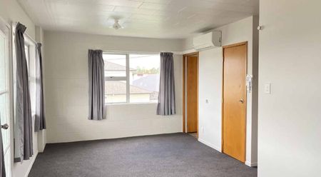 Tidy Upstairs One Bedroom in Hamilton East - Close to Uni - Photo 4