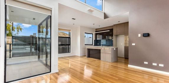 Thinking of selling? Contact our agent - Photo 2