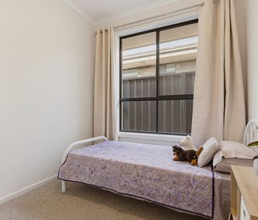 Comfortable Family Living in a Quiet Court Location - Photo 3