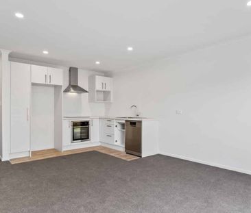 Modern Two Bedroom Unit with Ensuite - Photo 5