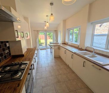 3 bedroom end of terrace house to rent - Photo 4