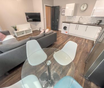 4 bedroom flat to rent - Photo 3