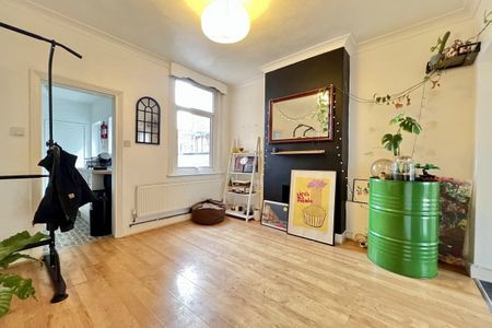 Dover Street - Photo 2