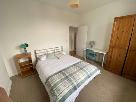 OX Living is proud to present this high-quality 6-bedroom co-living property, perfect for working professionals looking for stylish, stress-free living. Room 4 - Photo 3