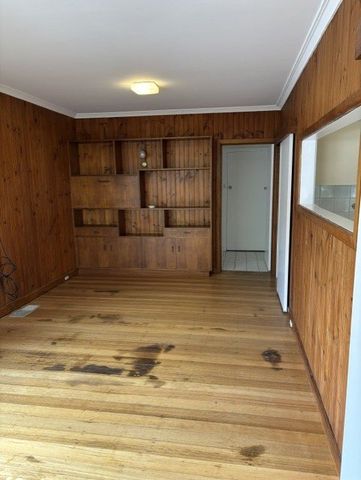 Impressive 4–5 Bedroom Home with Multiple Living Zones - Photo 2
