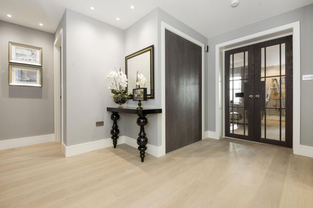 Lyndhurst Lodge, Lyndhurst Road - Photo 1